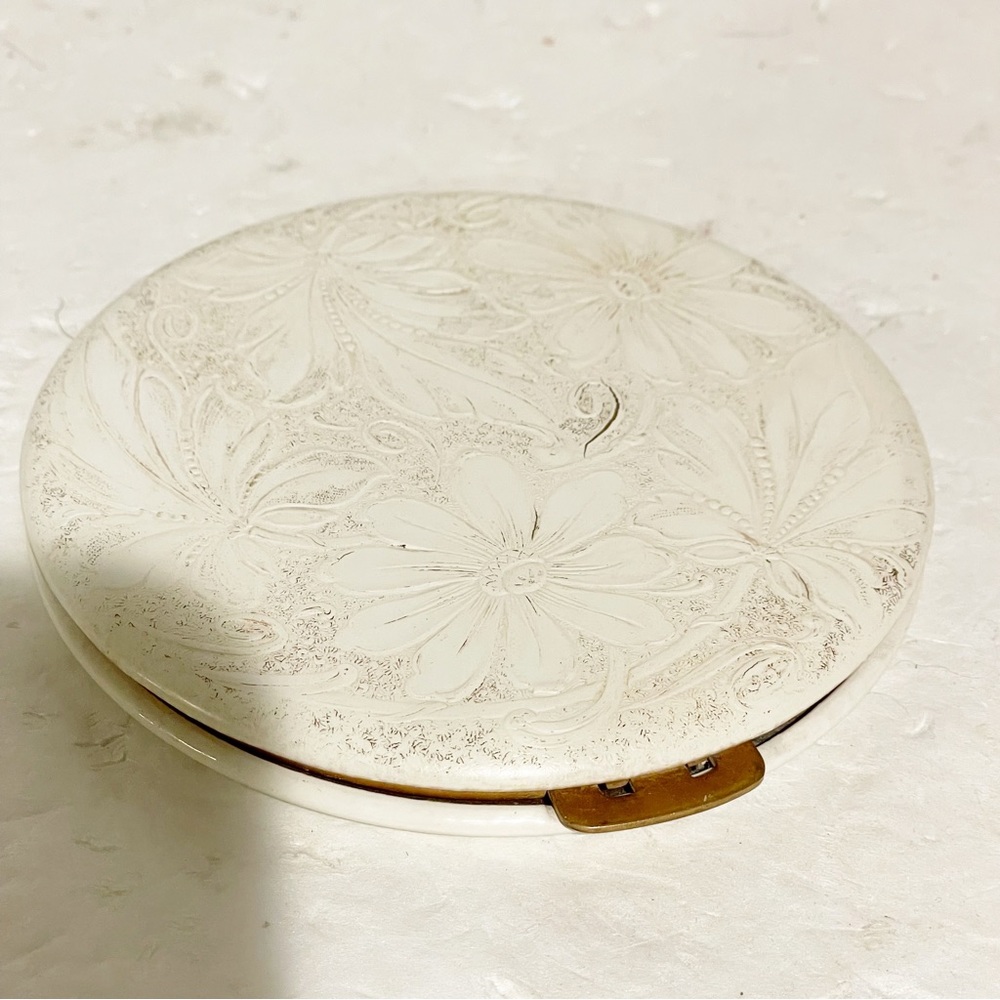 Rex Fifth Avenue Large Vintage Face Powder Compact with Mirror Pansies - Picture 4 of 5